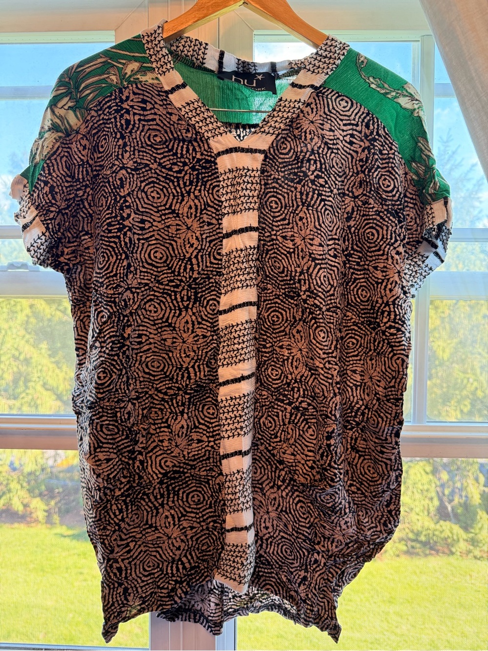 NUX Black & White Patterned Short Sleeve Tunic with Green Shoulder Panels